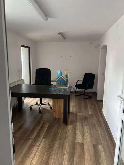 Casă individuală cu 13 camere cu Canalizare în Central