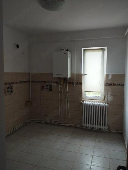 Apartament cu 2 camere decomandat în Baza 3