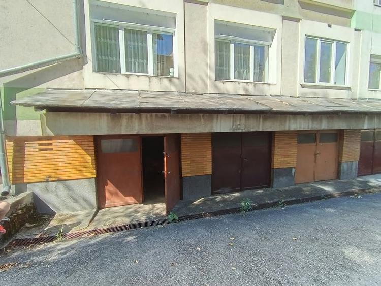 Apartament cu 3 camere decomandat, mobilat în Săsar