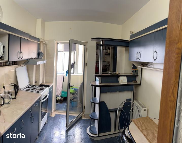 Apartament cu 3 camere semidecomandat în Central