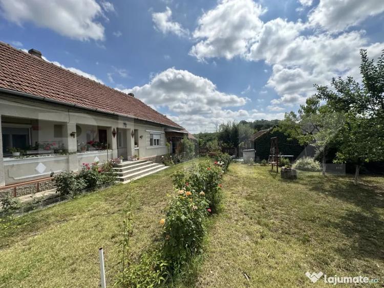 Casă cu 2 camere cu Teren 2963 Mp în Central