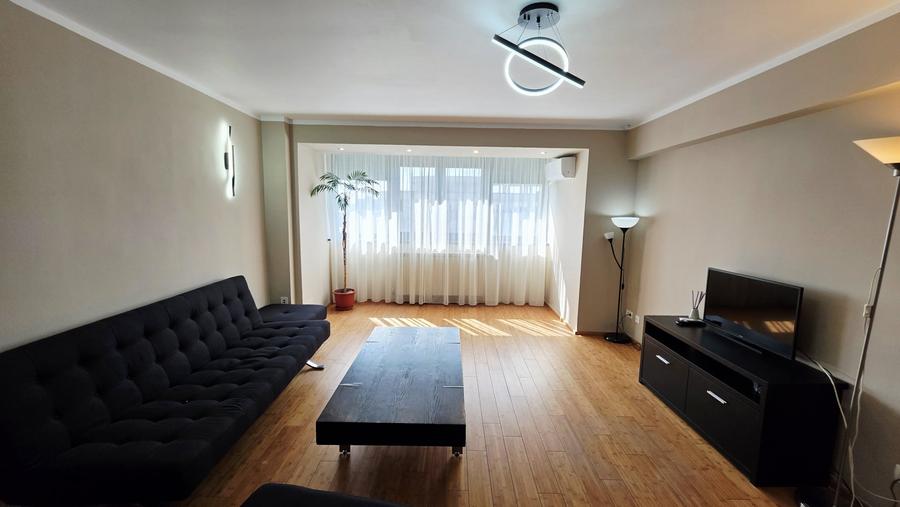 Apartament cu 3 camere decomandat, mobilat în Decebal