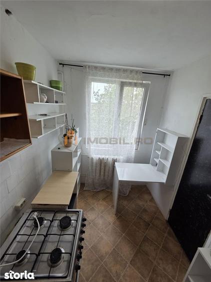 Apartament cu 3 camere, mobilat în Zona industrială