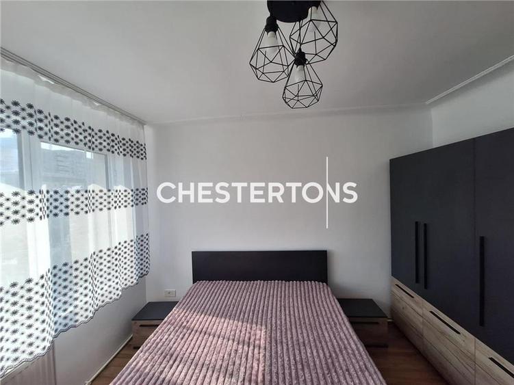 Apartament cu 3 camere semidecomandat în Independenței