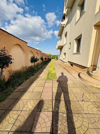 Casă cu 14 camere cu Canalizare în Sânmartin