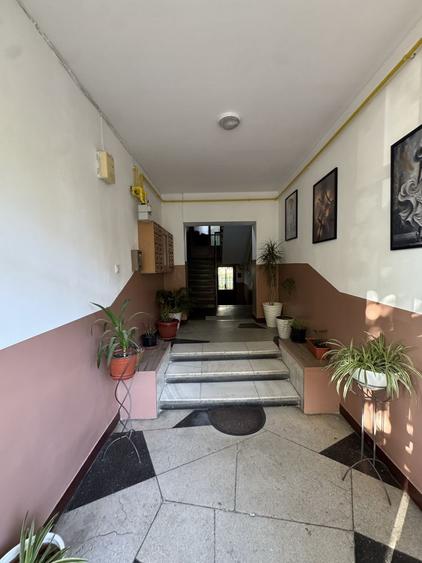 Apartament cu 2 camere semidecomandat în Craiovei