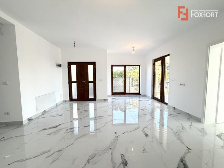 Casă cu 4 camere cu Teren 900 Mp în Sânandrei