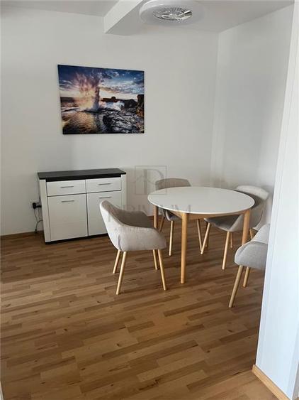 Apartament cu 3 camere semidecomandat în Fratelia