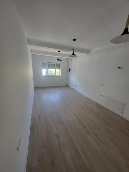 Apartament cu 4 camere decomandat în Dumbrăvița