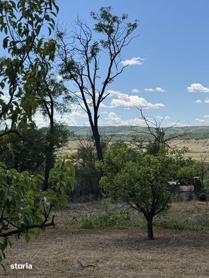 Casă cu 4 camere cu Teren 70 Mp în Vulturești