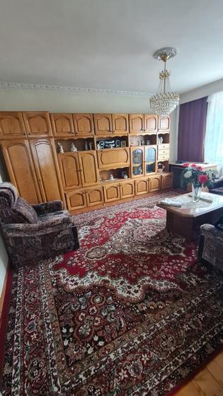 Casă individuală cu 5 camere cu Garaj în Cetate
