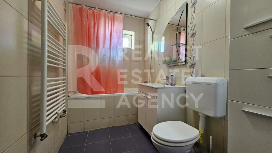 Apartament cu 4 camere decomandat, mobilat în Central