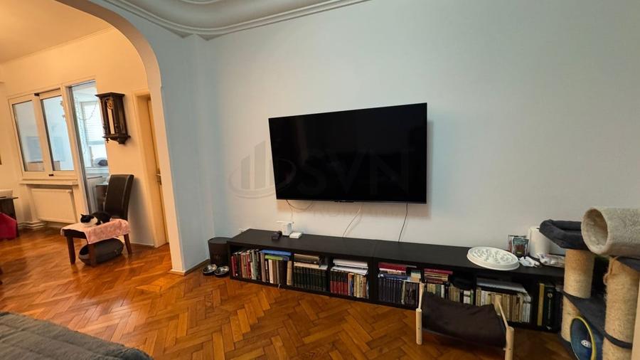 Apartament cu 3 camere semidecomandat, mobilat în Universitate