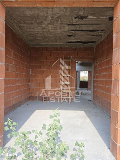 Casă cu 8 camere cu Teren 681 Mp în Central