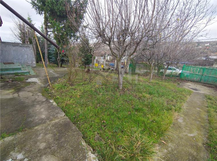 Teren de 750 mp, în Bucium