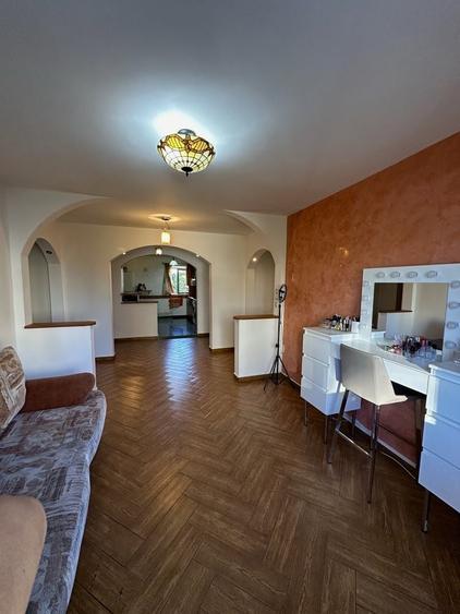 Apartament cu 4 camere decomandat în Km 4