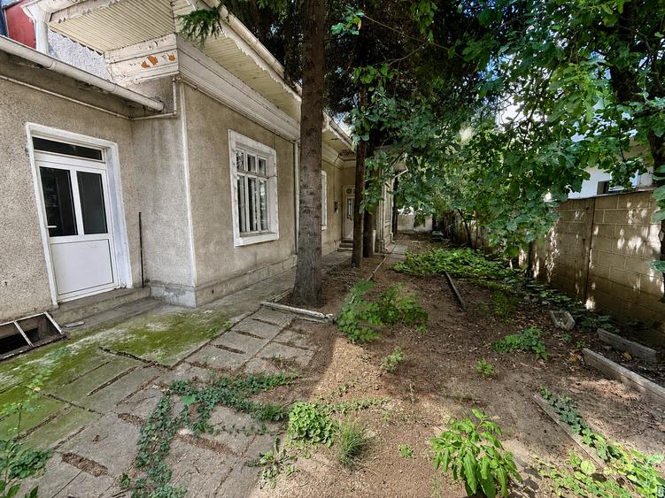 Casă individuală cu 5 camere cu Garaj în Tei
