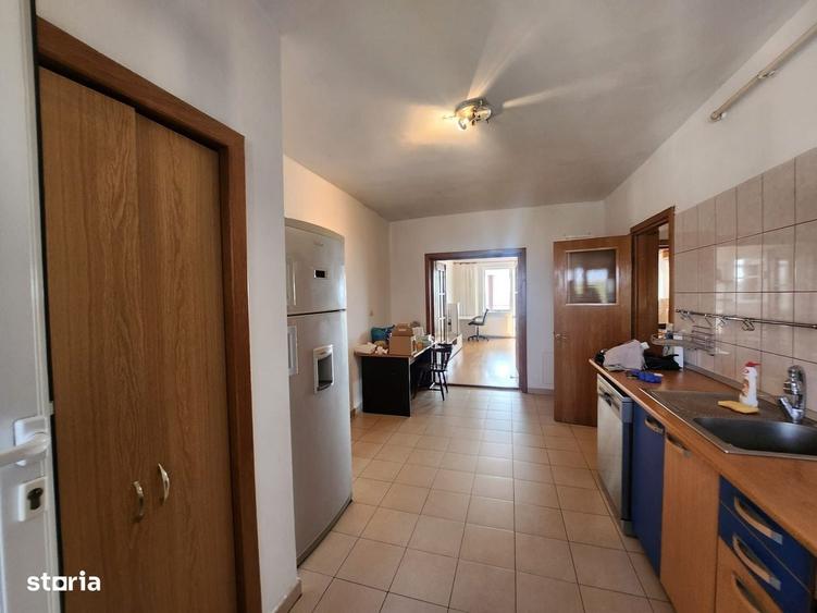 Apartament cu 4 camere decomandat în Craiovei