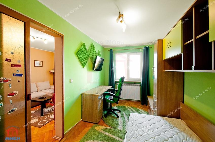 Apartament cu 4 camere semidecomandat, mobilat în Micro 20
