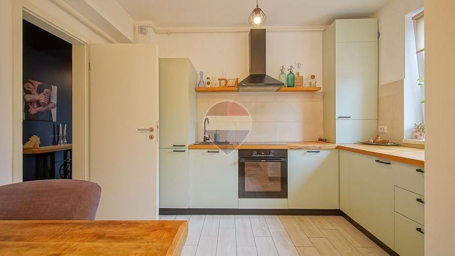 Apartament cu 3 camere decomandat, mobilat în Tractorul