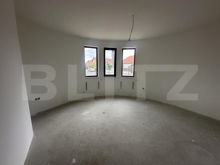 Apartament cu 3 camere semidecomandat în Aurel Vlaicu