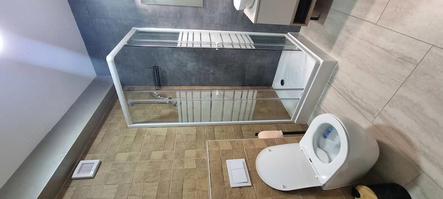 Apartament cu 3 camere decomandat în Tractorul