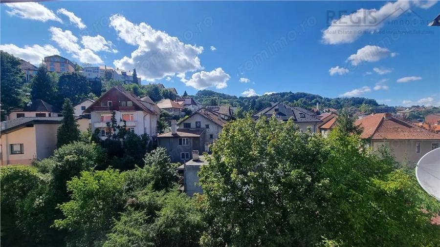 Apartament cu 3 camere, mobilat în Brașovul Vechi
