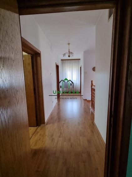 Casă individuală cu 4 camere cu Canalizare în Central