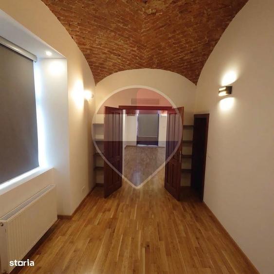 Spațiu comercial, de 42 mp, în P-ța Unirii