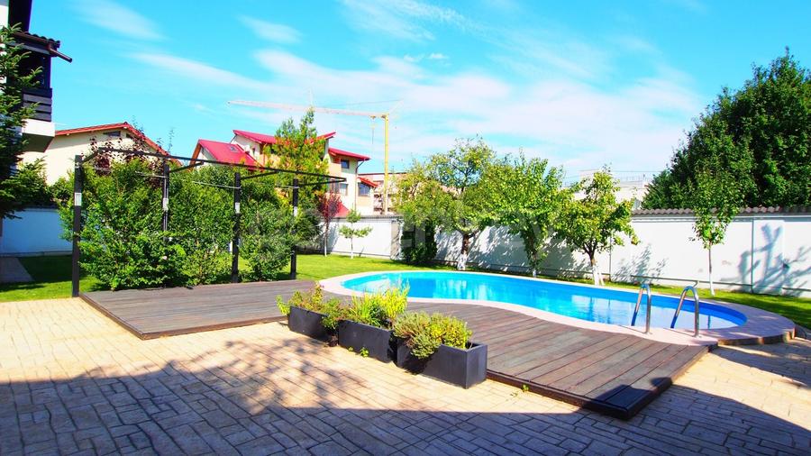 Casă individuală cu 8 camere cu Piscina în Iancu Nicolae