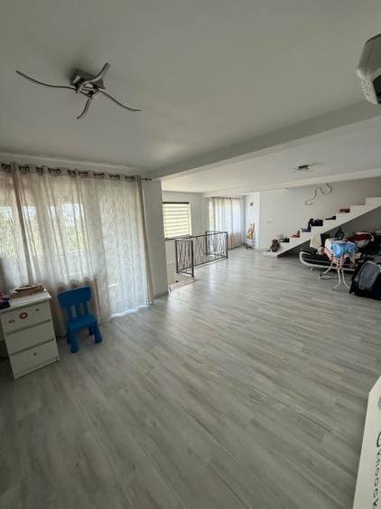 Casă individuală cu 6 camere cu Teren 2000 Mp în Coșoveni