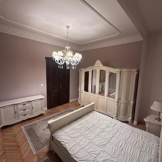 Apartament cu 3 camere decomandat, mobilat în Sinaia
