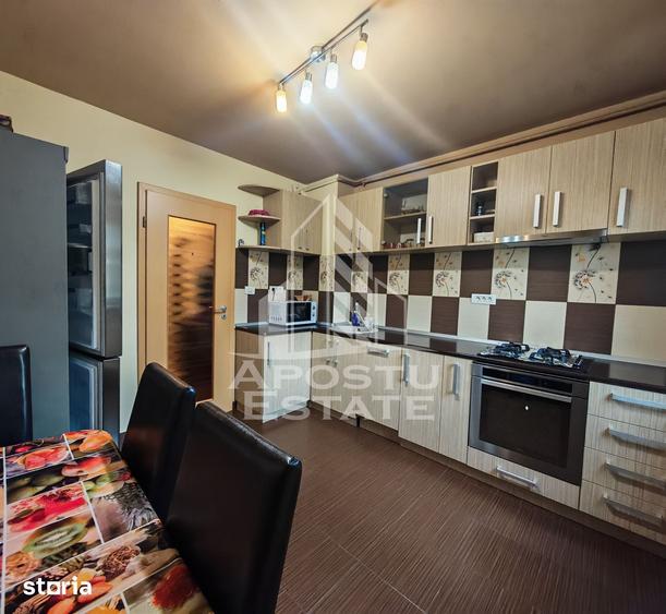 Apartament cu 3 camere semidecomandat, mobilat în Aradului