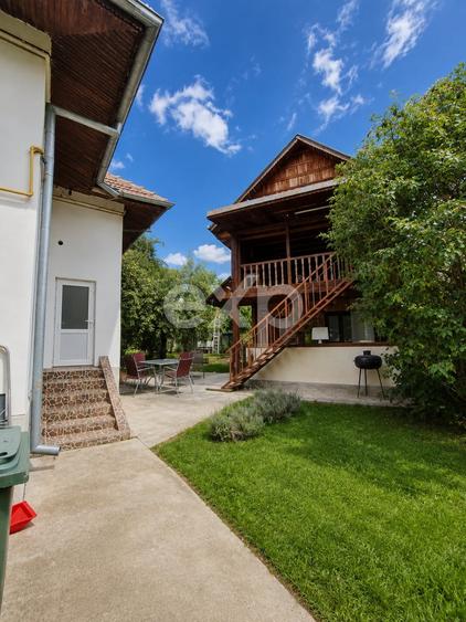 Casă individuală cu 6 camere cu Canalizare în Răzvad