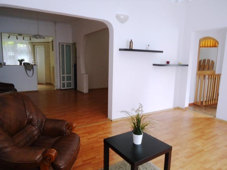Casă cu 8 camere cu Teren 197 Mp în Calea Călărașilor
