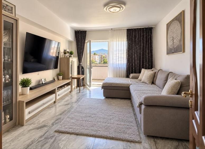 Apartament cu 3 camere decomandat în Central