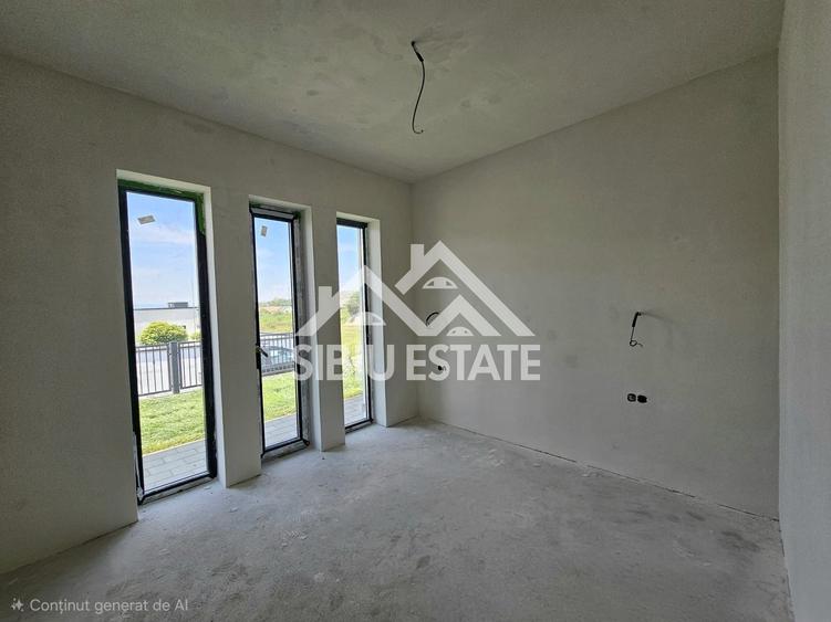 Duplex cu 4 camere cu Canalizare în Roșia
