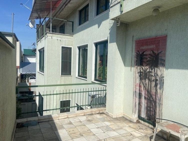 Casă individuală cu 10 camere cu Canalizare în Șura Mare