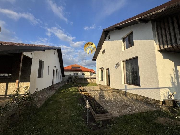 Doua vile individuale in aceeasi curte - 550mp teren - 1