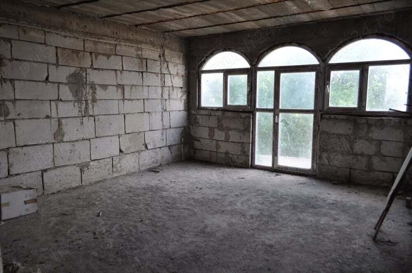 Casa de vanzare in Golesti, parter si etaj , 220 mp construiti , teren 916mp, la rosu - 5