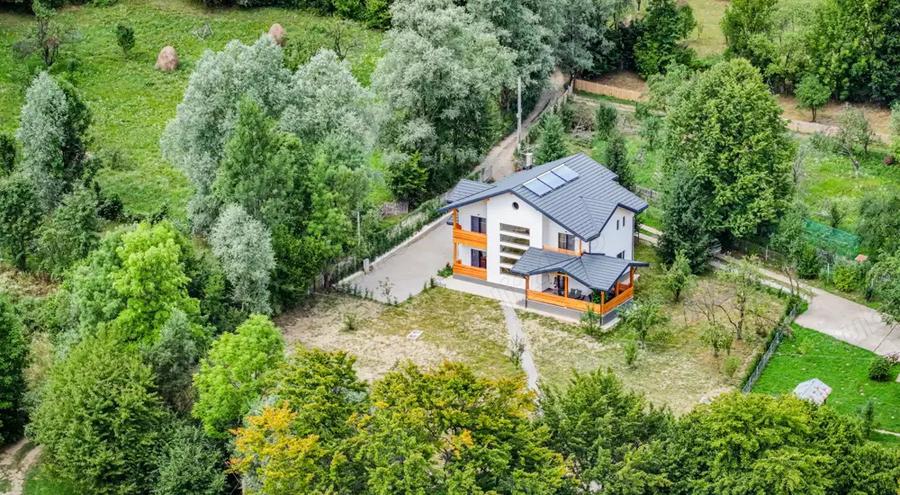 Vand 2 case de vacan?a pe malul Lacului Paltinu - 4