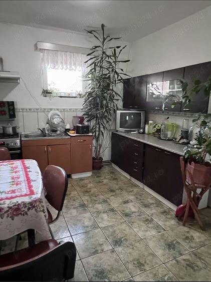 Proprietar vand casa cu doua camere, pe strada Parcului - 7