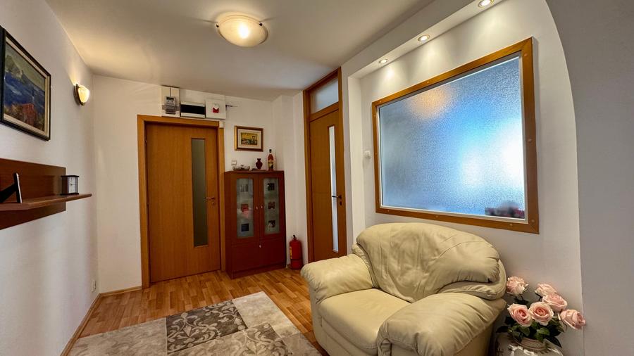 Vis avis cladire CEC, bloc 1980, unic, f. rar in piata - 5