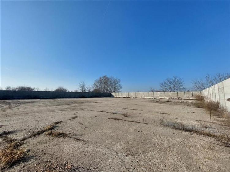 Teren ingradit si betonat, in apropiere de Aeroport - 4