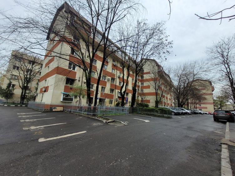 Inchiriez garsoniera cocheta Mall Vitan - 8