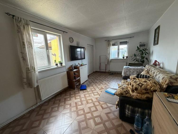 Casa si Teren/ Curte/ Metrou Republica 12' - 6