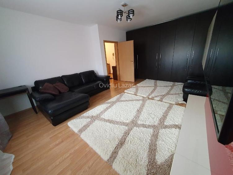 Proprietar inchiriez apartament 2 camere decomandat zona Aradului