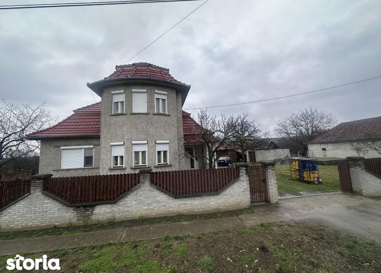 Casa cu etaj in loc linistit - 4