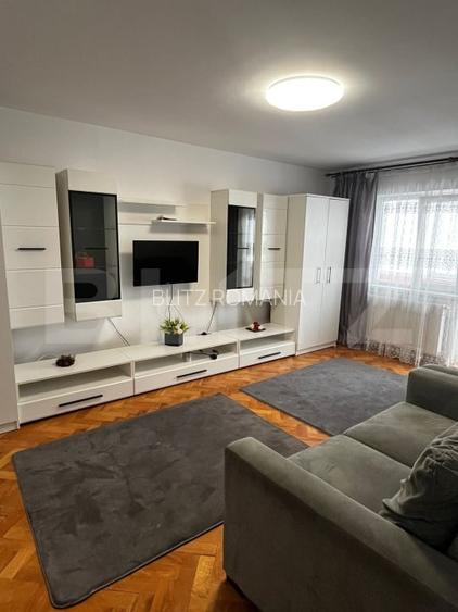 Apartament cu 3 camere, decomandat, zona Lama Apartament cu 3 camere, decomandat, zona Lama