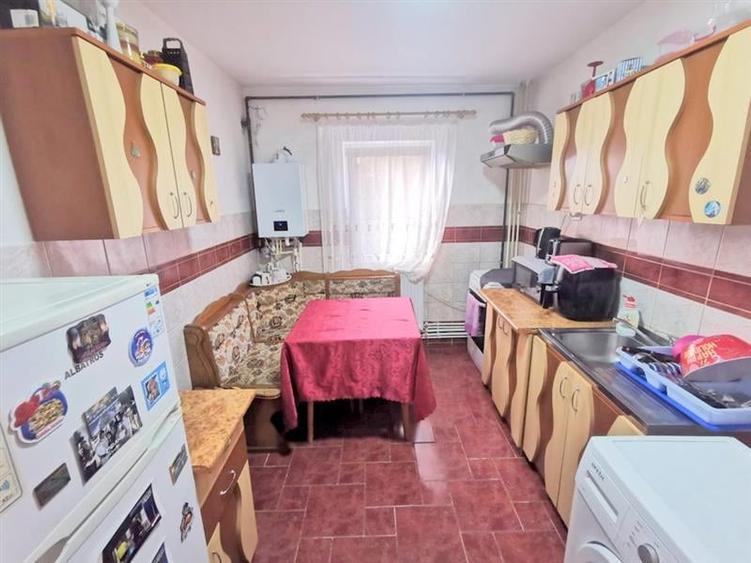 Apartament 2 camere, semimobilat, etaj 3 din 4, zona Piata Sud - 1